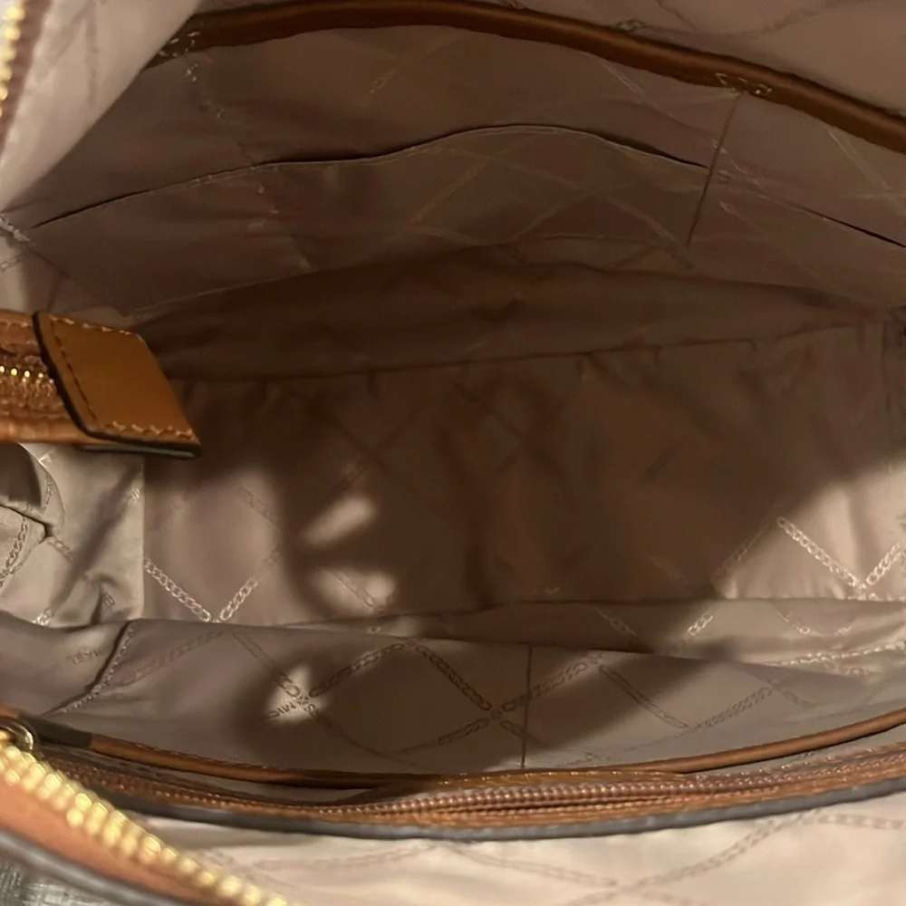MICHAEL Michael Kors Leather Large boho Shoulder Bag and air pods case